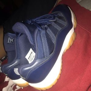 Air Jordan 11 Retro Low Navy Gums